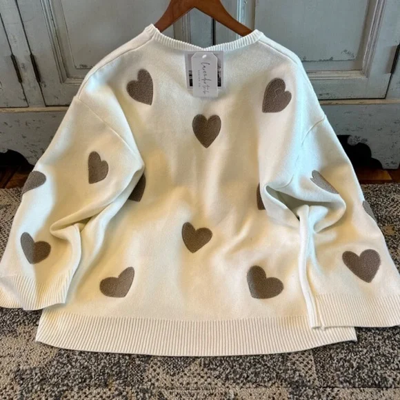 New Heart Embroidered Patch White Pullover Crew Neck Sweater Top - Picture 5 of 9
